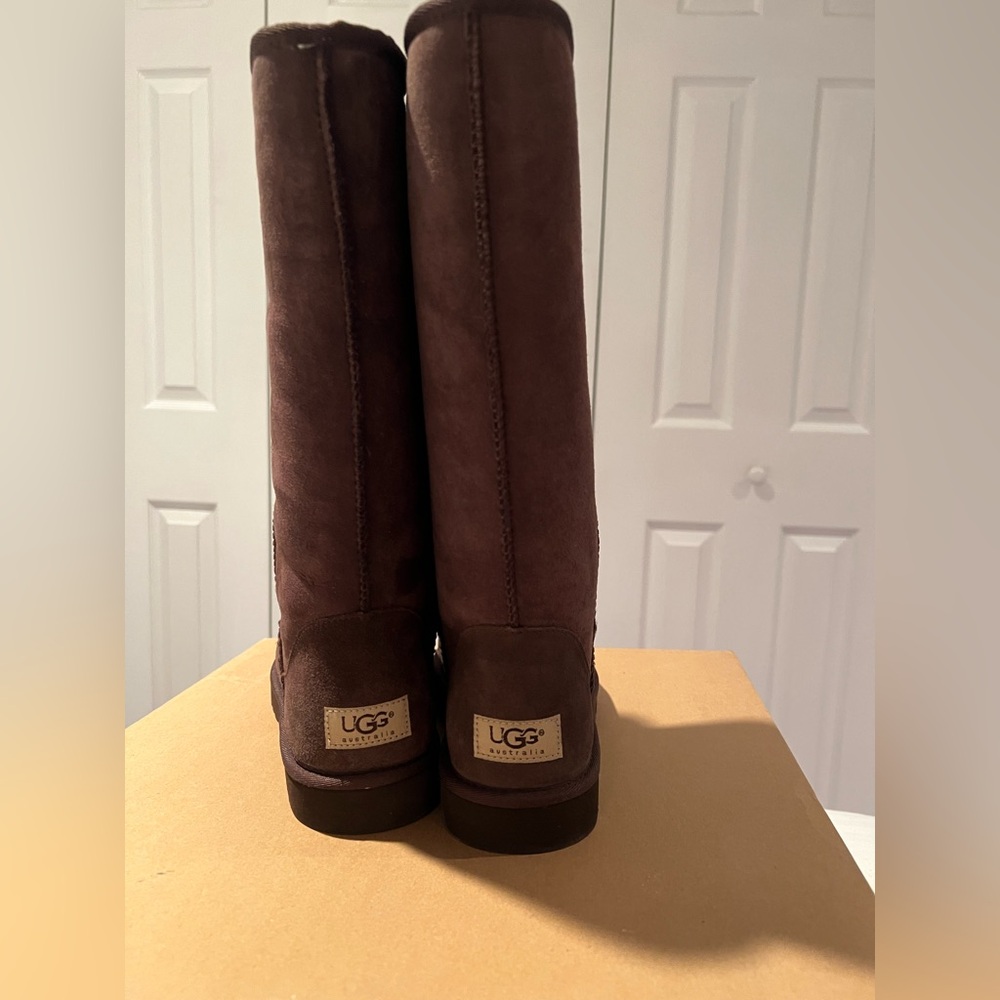NWT UGG Classic Tall Women’s Boots in Chocolate - Picture 2 of 10